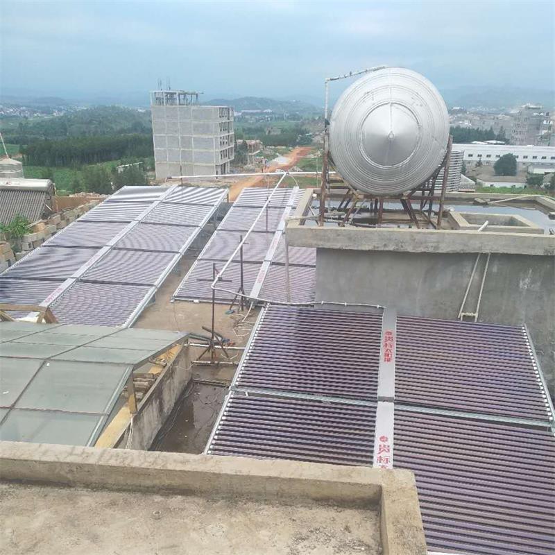 云南沧源550管太阳能15匹热泵热水系统安装